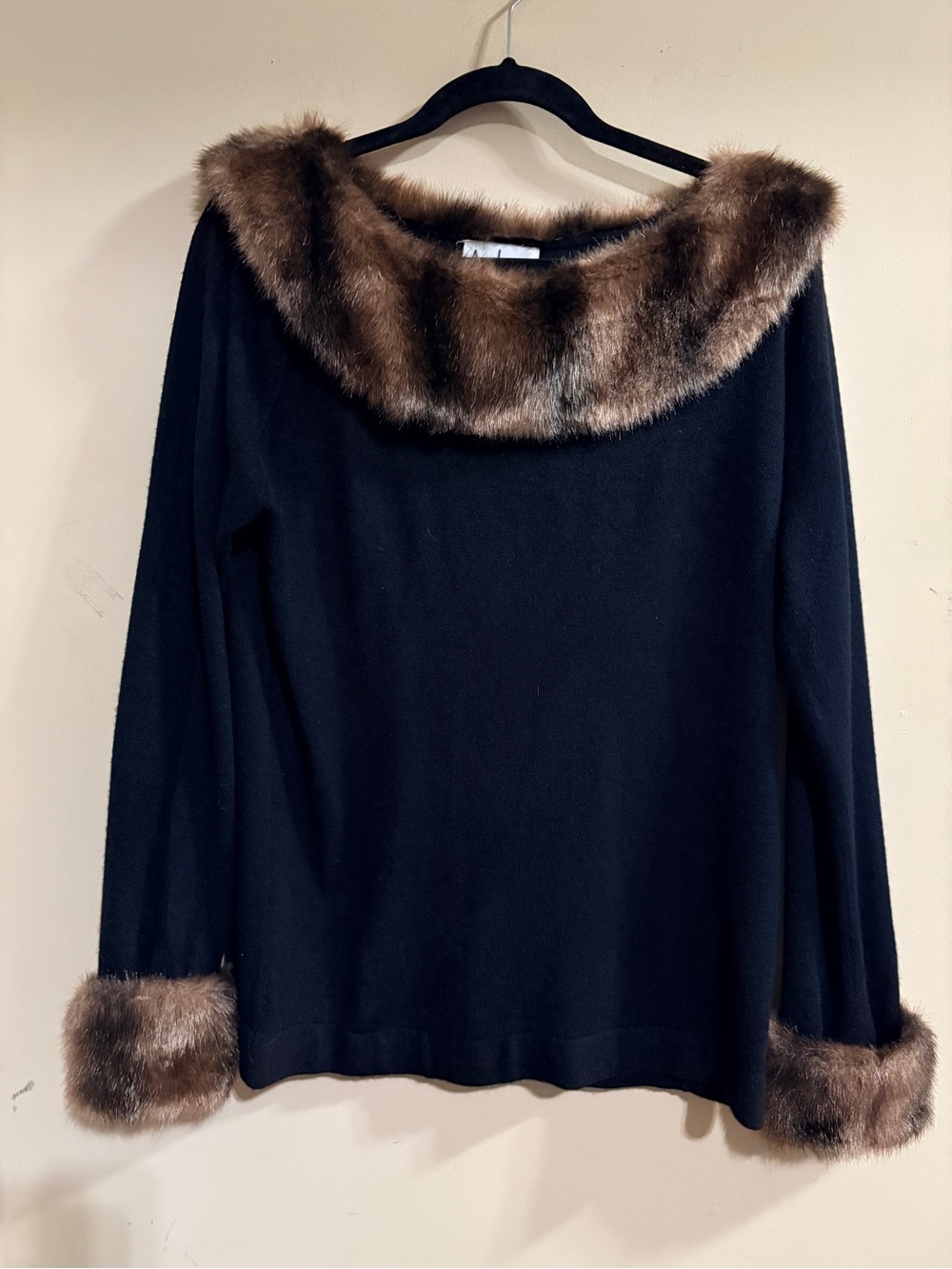 Fabulous Black Sweater with Brown Faux-Fur Trim - Women's Elegant Knit Large